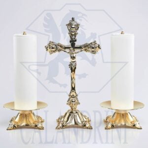 Candeliere su base fusa 13x5 cm., piatto 15 cm., bossolo 5 cm.